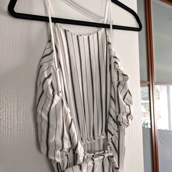 BNWT sz small jumpsuit - Picture 2 of 4